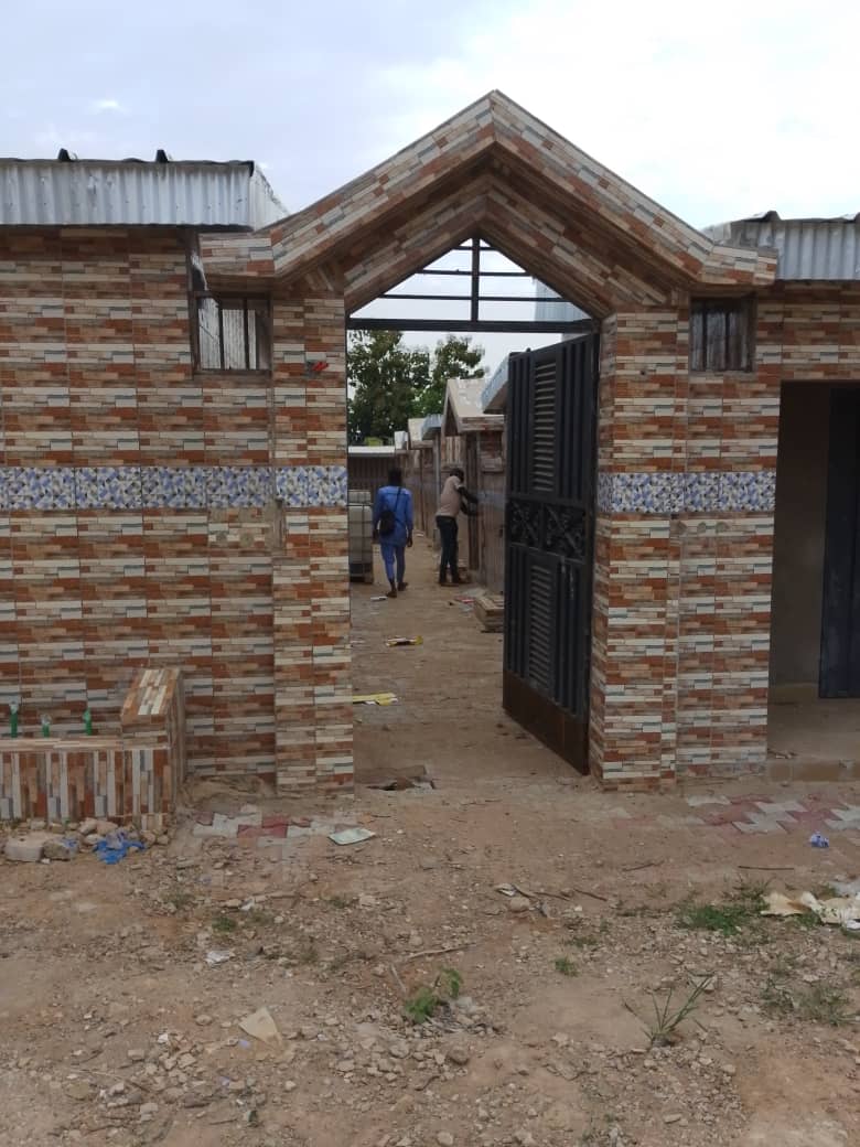 CHAMBRE SALON  DOUCHE CUISINE 